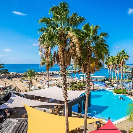 - - Savoy Signature Hotel