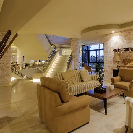 - - Savoy Signature Calheta (Madeira)