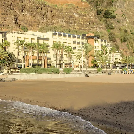 - - Savoy Signature Hotel