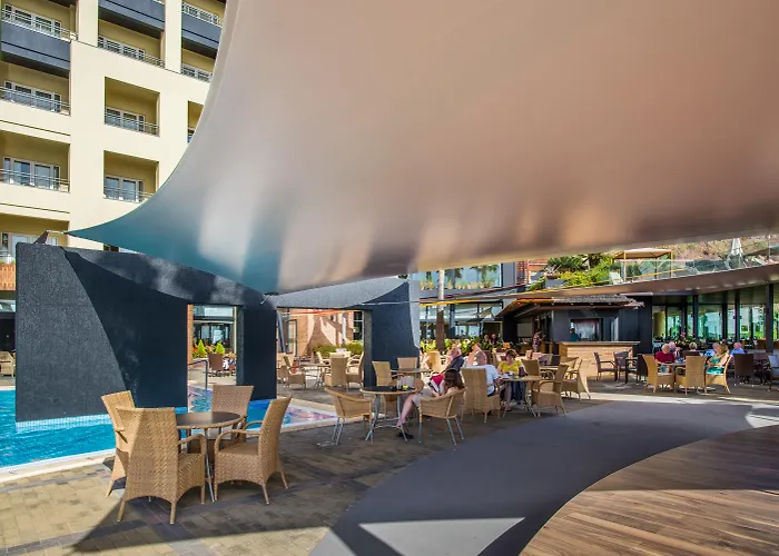 - - Savoy Signature Hotel Calheta (Madeira)