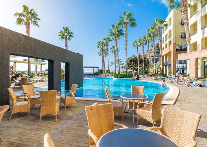 - - Savoy Signature 4* Calheta (Madeira)