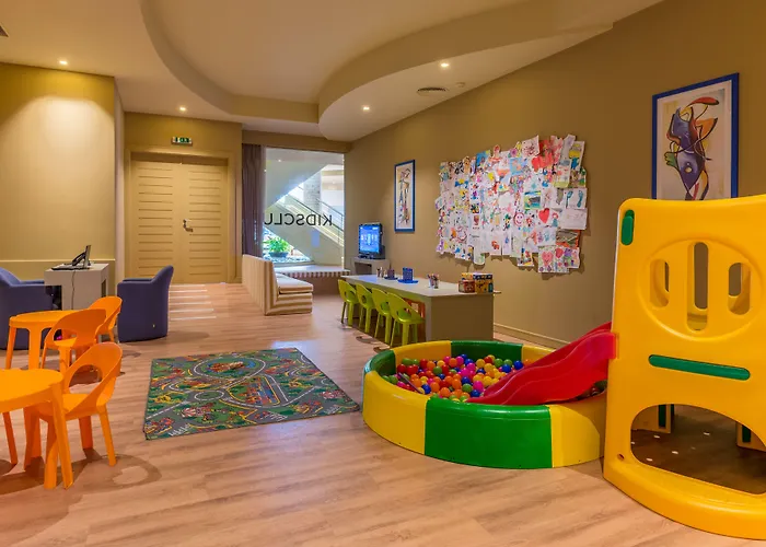 - - Savoy Signature 4*