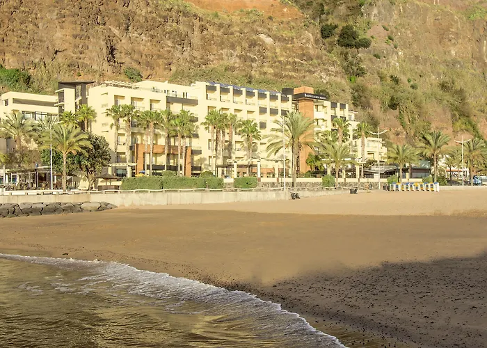 - - Savoy Signature Hotel