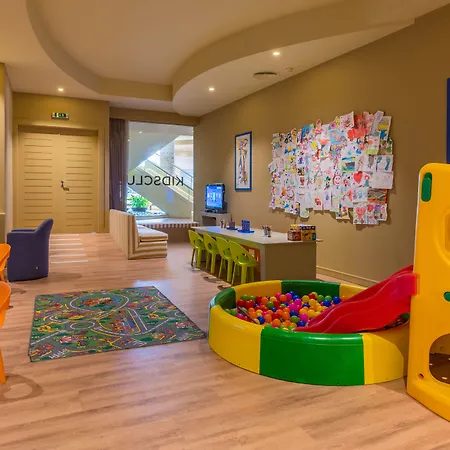 - - Savoy Signature 4*