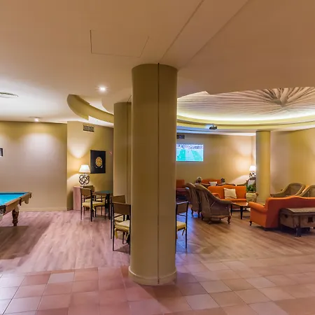 - - Savoy Signature Hotel Calheta (Madeira)