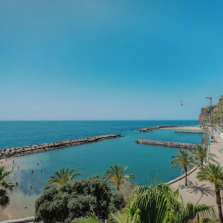 - - Savoy Signature Hotel 4*